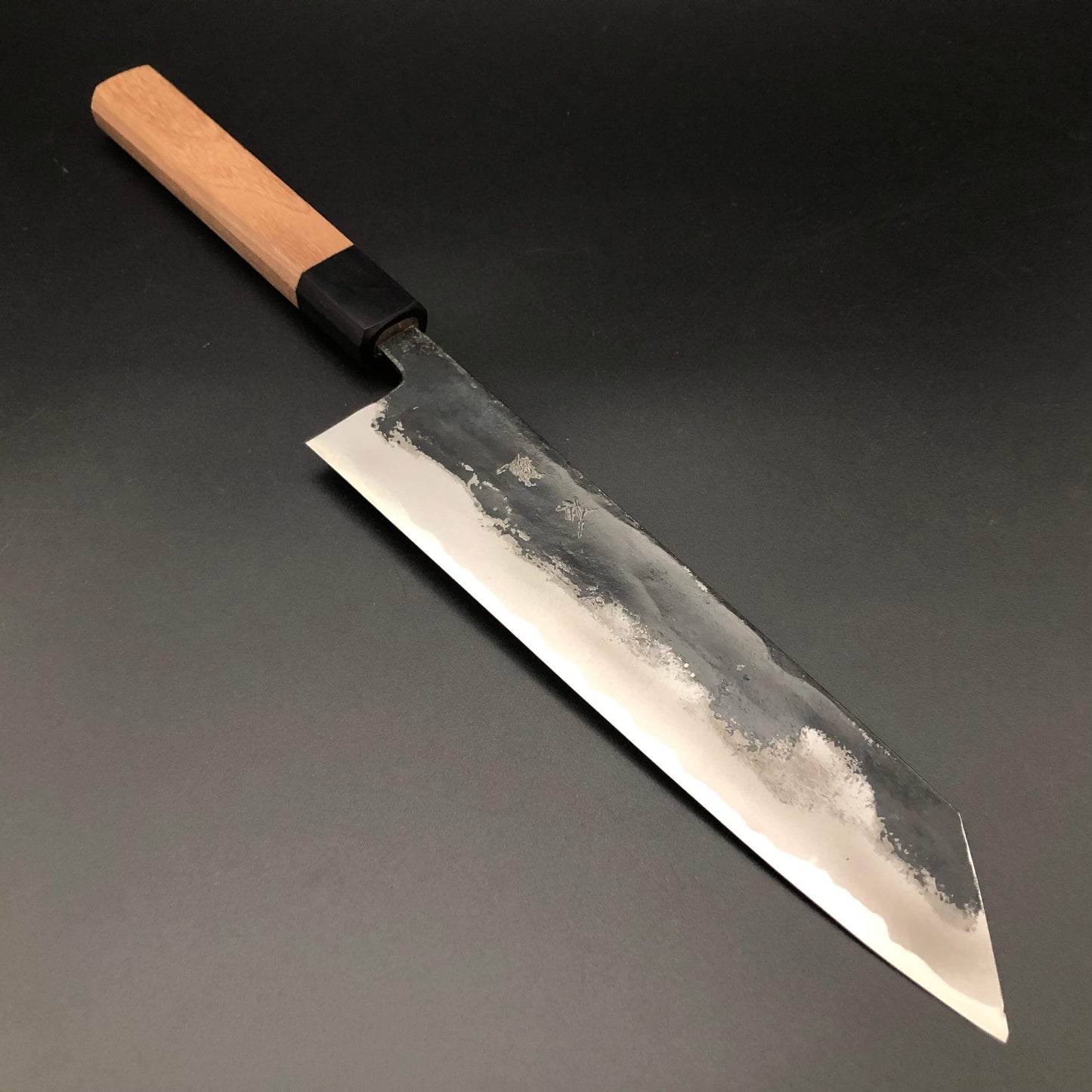Kurouchi Carbon Kiritsuke 210㎜ Octagonal angle walnut