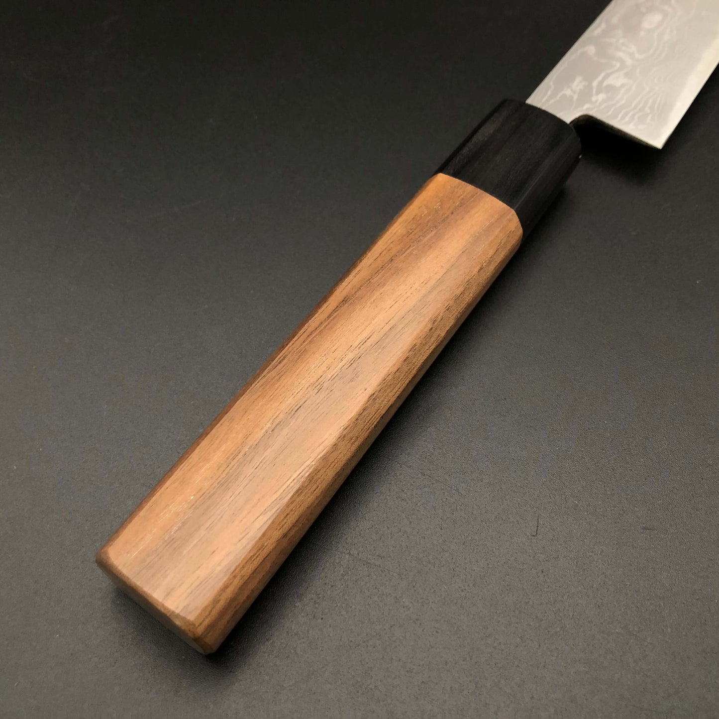 Carbon sujihiki 210㎜ Damascus Octagonal angle walnut